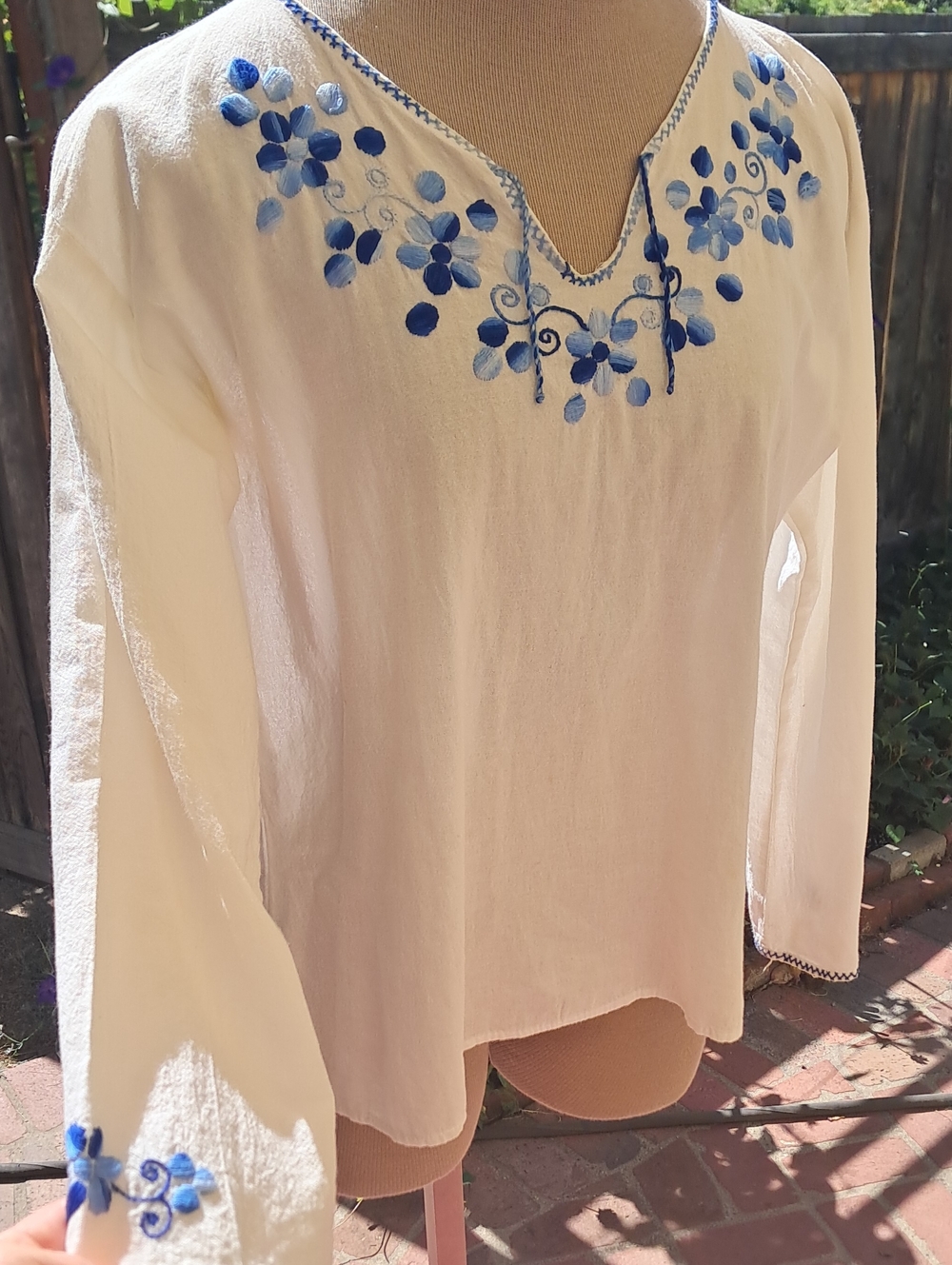 VTG Women’s White Embroidered Blue Floral Peasant Top 60'S 70'S